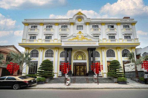 Ngân hàng rao bán 'đại hạ giá' loạt khách sạn Le Pavillon ở Hội An