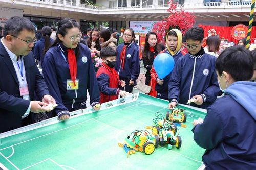 Học sinh thỏa sức trải nghiệm, sáng tạo tại ngày hội công nghệ thông tin