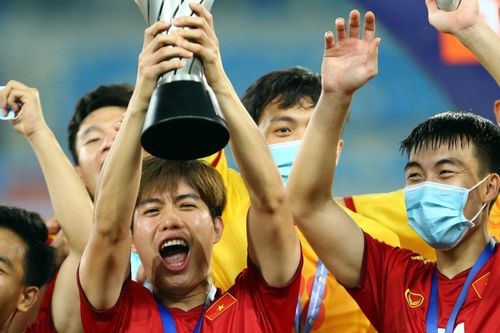 Sau Bùi Tiến Dũng, HAGL chiêu mộ sao trẻ vô địch Đông Nam Á, được so sánh với 'chuyên gia bắt Tây'