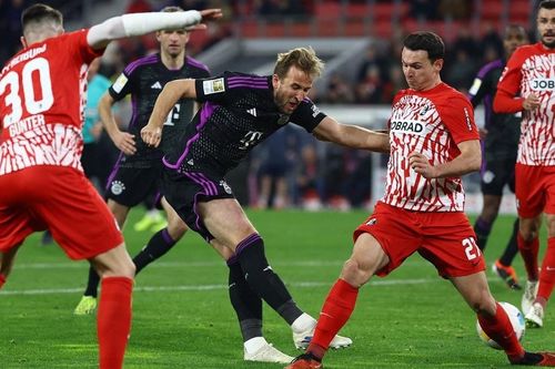 Bayern Munich vẫn chưa hết khủng hoảng, mất điểm ngay trong ngày lập cột mốc mới ở Bundesliga
