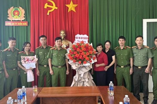Đắk Nông: Công an huyện Đắk R'lấp khen thưởng các đơn vị lập thành tích xuất sắc trong đấu tranh, phòng, chống tội phạm