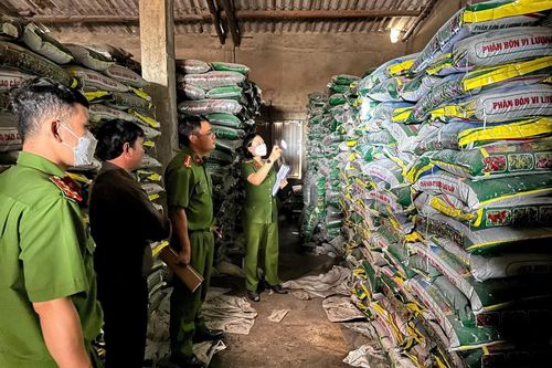 Phá đường dây sản xuất phân bón giả