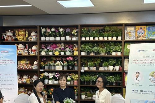 Tác giả Jun Mee Kyung: 'Hãy cố gắng đọc sách giấy nhiều nhất có thể'
