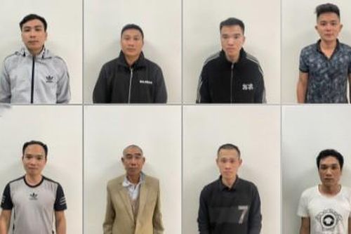 Bắt quả tang ổ nhóm đánh bạc trong lễ hội làng ở Hà Nội