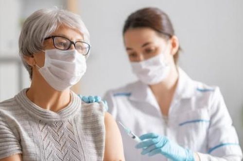 Australia khuyến khích tiêm vaccine Covid-19 liều tăng cường trong năm 2024