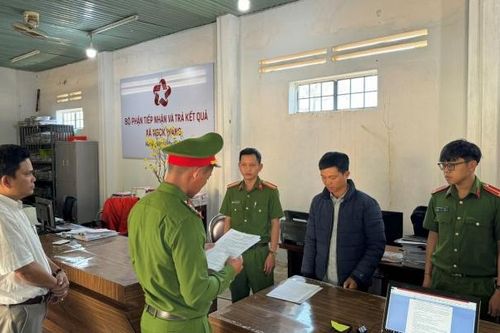 Kon Tum: Bắt tạm giam cán bộ địa chính xã nhận tiền làm bìa đỏ trên đất của người khác