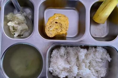 Trường Quốc tế nói gì về suất cơm lèo tèo như cho người giảm cân?