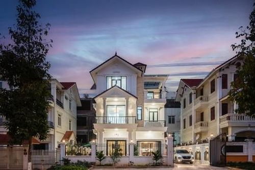 Thiết kế vừa cổ điển vừa sang trọng ấn tượng của căn biệt thự giữa phố
