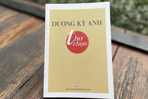 Nhà thơ Dương Kỳ Anh: 'Tôi mải miết tìm kiếm chính mình trong thi ca'