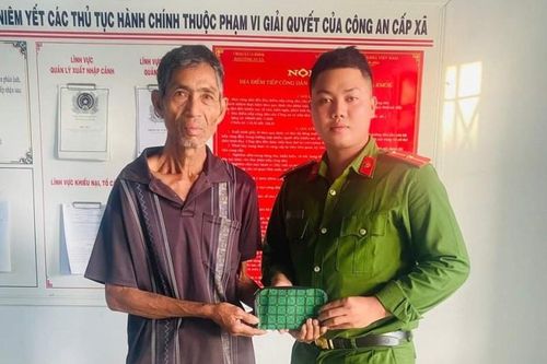 Người đàn ông nghèo nhờ công an trả lại gần 30 triệu đồng nhặt được