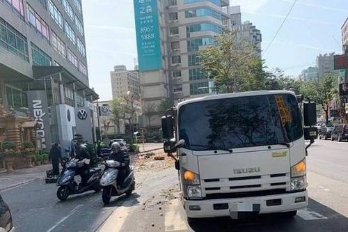 10.000 quả trứng đổ xuống đường gây tai nạn, tài xế xe tải nhận án phạt