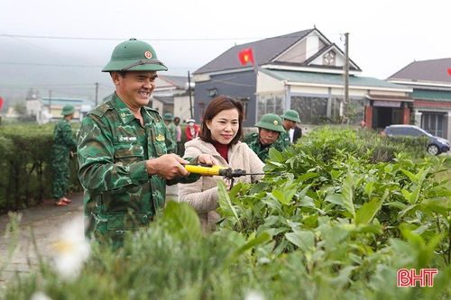 Cùng 'dệt' màu xanh ở vùng biên Hà Tĩnh