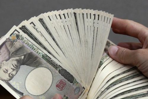 Nhật Bản thông qua dự thảo ngân sách 'khủng' để vực dậy nền kinh tế