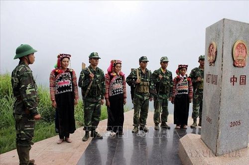 Bộ đội Biên phòng '4 cùng' với nhân dân - Bài 1: Giúp đồng bào đẩy lùi tà đạo