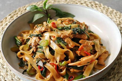 Phở xào gà: Bữa sáng '10 điểm' thơm ngon bổ dưỡng cho ngày lạnh giá