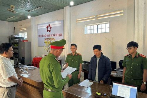Kon Tum: Bắt cán bộ địa chính nhận hối lộ