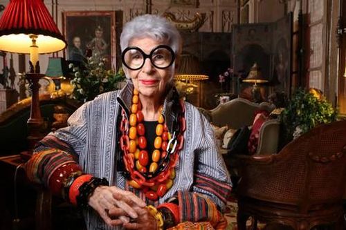 Iris Apfel - nhà thiết kế, biểu tượng thời trang người Mỹ qua đời ở tuổi 102