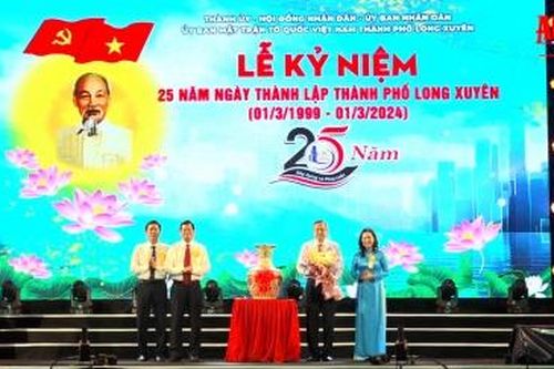'TP. Long Xuyên sẽ tiếp tục phát triển vững chắc, xứng đáng là thành phố văn minh, giàu đẹp'