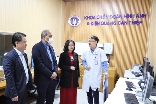 Chủ tịch Hội Đột quỵ thế giới đến thăm và làm việc tại Bệnh viện Đa khoa tỉnh