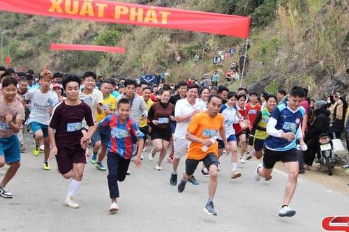 Giải chạy chinh phục đỉnh Pom Luông