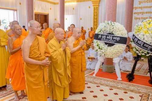 Lãnh đạo GHPGVN viếng tang Đức Tăng vương Phật giáo Campuchia - Đại lão Hòa thượng Tep Vong