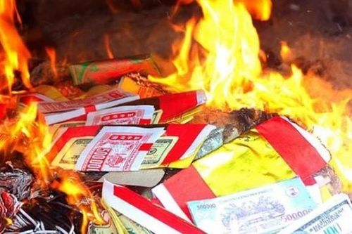 Mặt sau của việc đốt vàng mã