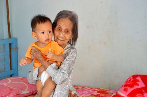 Gặp cụ bà 119 tuổi ở Đồng Nai, nghe kể chuyện 'chết đi sống lại' 3 năm trước