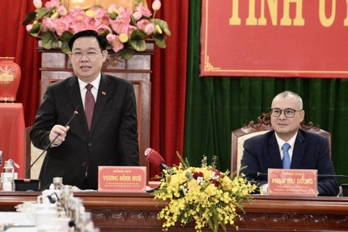 Chủ tịch Quốc hội: Phú Yên cần tìm tòi những khác biệt để phát triển