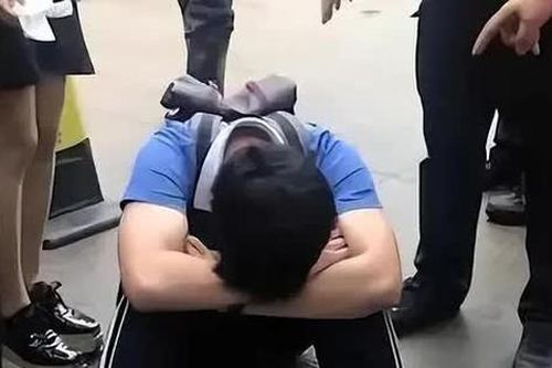 Con trai thi điểm cao nhưng chỉ được nhận vào trường nghề, bí mật nằm sau hành vi độc ác của người mẹ kế