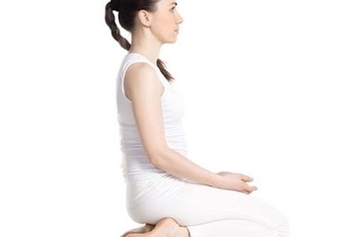 5 tư thế yoga tiếp thêm sinh lực cho người bệnh ung thư