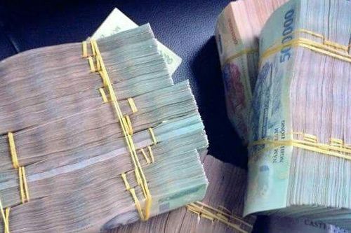 Đôi vợ chồng liên tục bị 'dắt mũi' vì tin lời người đàn bà 'lươn lẹo'