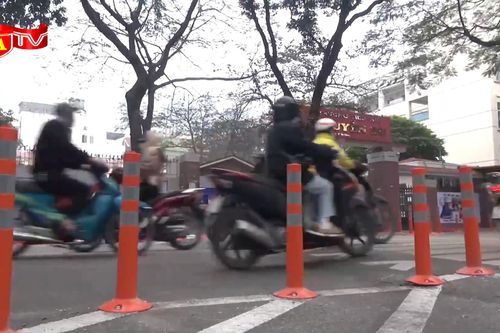 Hà Nội thí điểm cấm đỗ ô tô ở cổng trường học