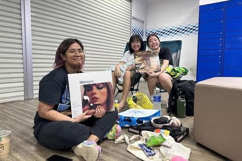 Máy bay delay 1 ngày, fan mua vé mới để kịp xem The Eras Tour