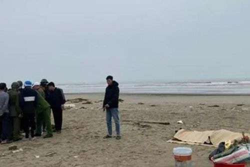 Hà Tĩnh: Phát hiện thi thể nữ giới trôi dạt vào bờ biển