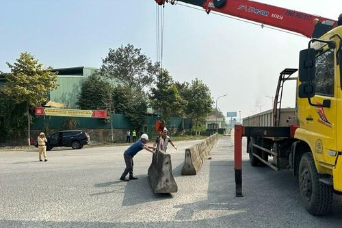 Đóng các điểm đấu nối đường nhánh, chặn xe máy vào cao tốc Nội Bài-Lào Cai