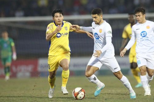 Nam Định vừa hay lại may, đủ sức vô địch V-League