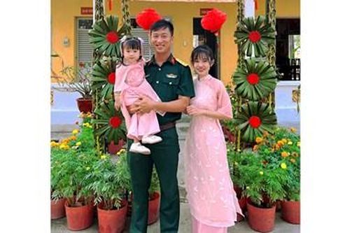 Mình yêu nhau, em nhé!