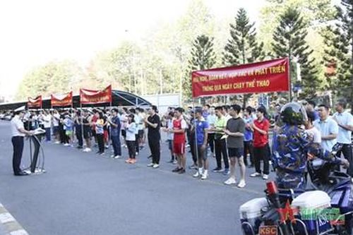 Tổng công ty Tân Cảng Sài Gòn chạy hưởng ứng Ngày chạy thể thao quân sự kết hợp chạy Olympic năm 2024