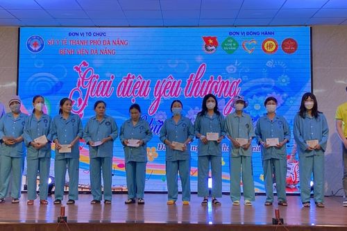 Giai điệu yêu thương cho các nữ bệnh nhân tại Bệnh viện Đà Nẵng