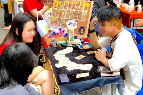 Phập phồng theo… quẻ bói