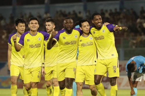 V-League 2023-2024: Hà Nội FC khiến Khánh Hòa thất thế trong cuộc đua trụ hạng