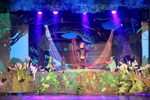 Khán giả nhí tại Hải Phòng hứng thú với vở rối 'Dế Mèn phiêu lưu ký'