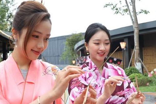 Cùng các hoa hậu, người đẹp khám phá bí ẩn đằng sau hoa văn truyền thống Nhật Bản