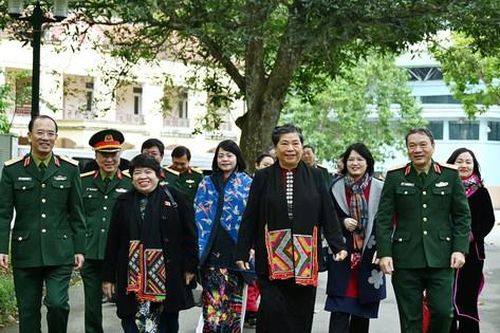 Nhóm nữ đại biểu Quốc hội thăm K9 - Đá Chông, giao lưu với các tân binh