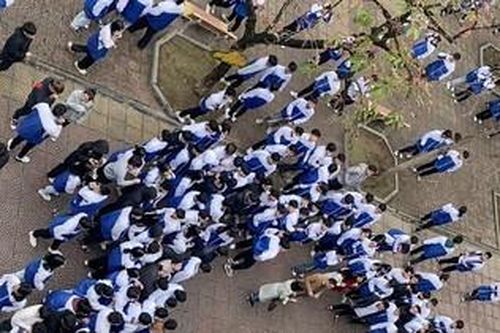 Điểm nhấn giáo dục: Nam sinh tử vong khi rơi từ tầng 4 xuống sân trường