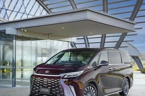 Rộ tin Lexus LM500h 2024 ra mắt trong tháng 3