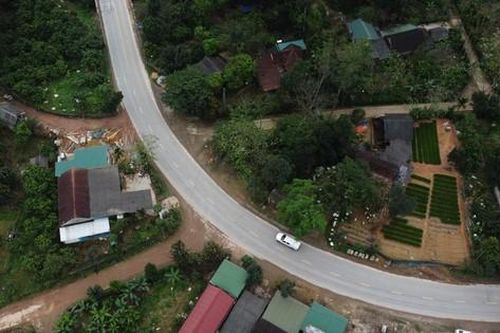 Hà Tĩnh: Khúc cua gấp xảy ra nhiều vụ lật xe trên quốc lộ 15