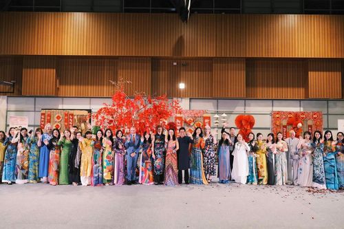 Mang Tết Việt ra thế giới