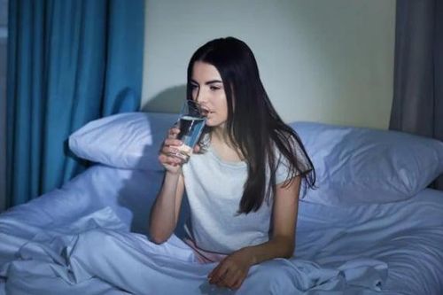 Khát nước giữa đêm cảnh báo bệnh gì?