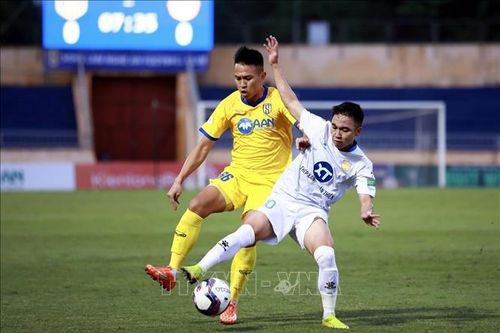 Sông Lam Nghệ An - Nam Định: Khó lường ở sân Vinh